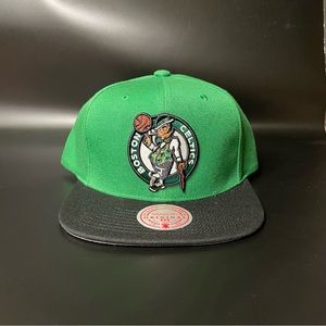 Boston Celtics Snapback Hat Black/Black Mitchell & Ness